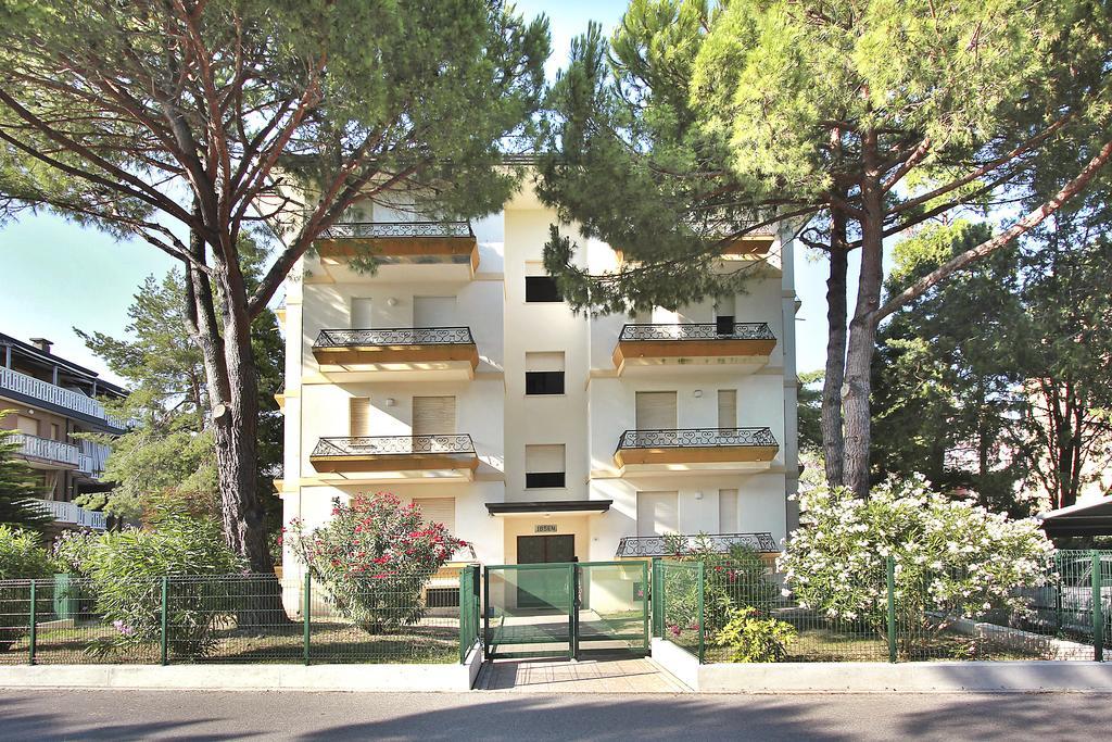 Residenza Ibsen Apartman Lignano Sabbiadoro Szoba fotó