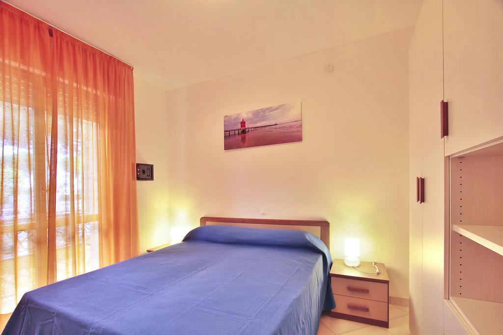 Residenza Ibsen Apartman Lignano Sabbiadoro Szoba fotó