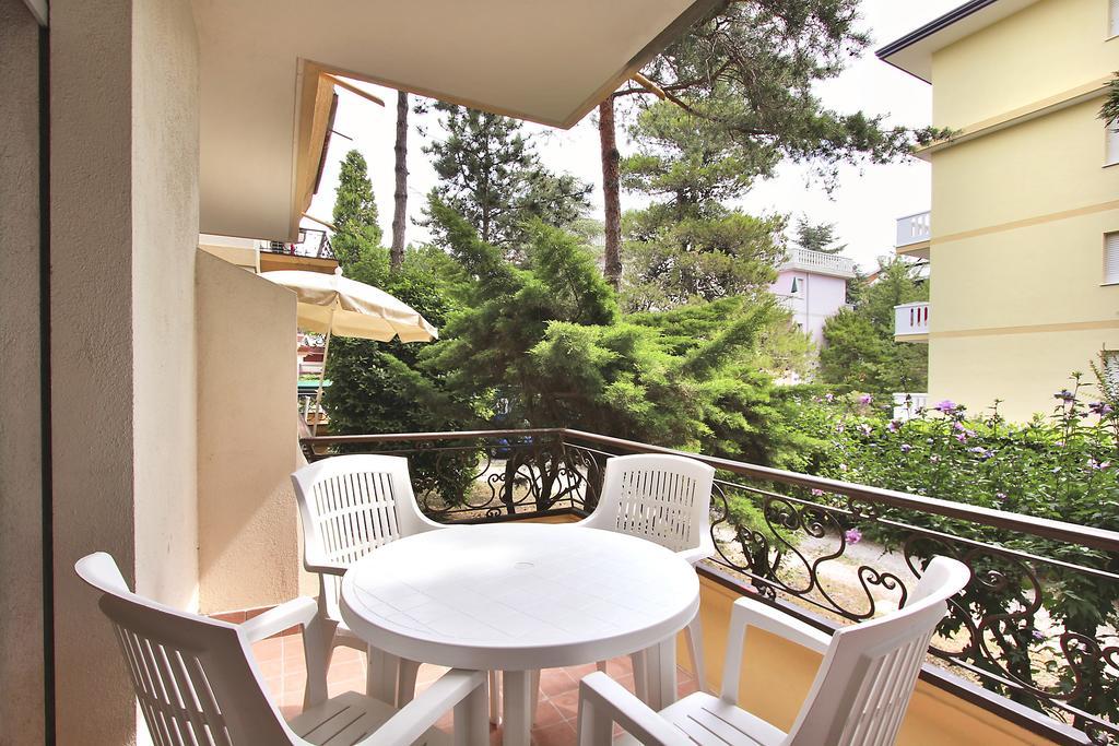 Residenza Ibsen Apartman Lignano Sabbiadoro Szoba fotó